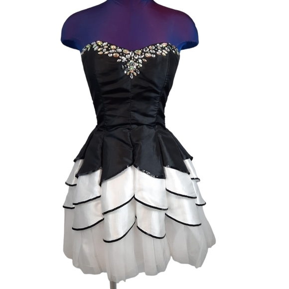 Deb Formal Ballet Dress Layered Tulle Tulip Tutu Black & White Size 11/12 Junior - Picture 2 of 9